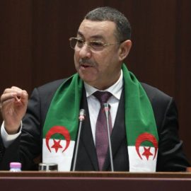 وزير الداخلية و الجماعات المحلية و النقل يحضر بالبرلمان جلسة التصويت على مشروع قانون المرور