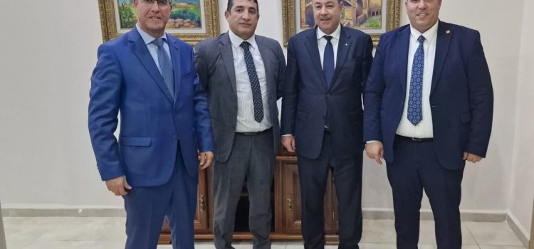 Le ministre de l’Intérieur, des Collectivités locales et des Transports reçoit des membres du Conseil de la Nation Le ministre de l’Intérieur, des Collectivités locales et des Transports reçoit des membres du Conseil de la Nation