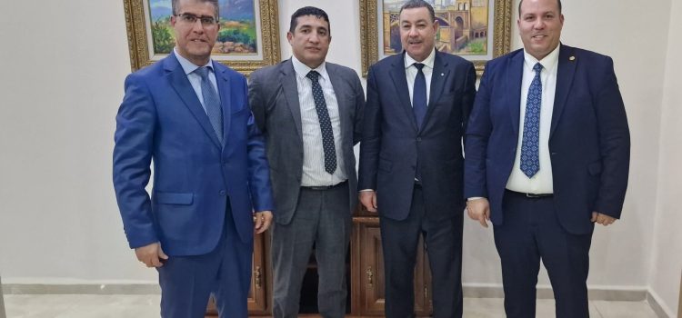 وزير الداخلية و الجماعات المحلية و النقل يستقبل أعضاء عن مجلس الأمة وزير الداخلية و الجماعات المحلية و النقل يستقبل أعضاء عن مجلس الأمة