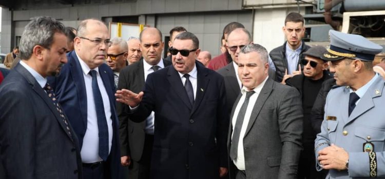 وزير الداخلية و الجماعات المحلية و النقل يقوم بزيارة تفتيشية مفاجئة إلى ميناء الجزائر وزير الداخلية و الجماعات المحلية و النقل يقوم بزيارة تفتيشية مفاجئة إلى ميناء الجزائر