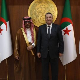 وزير الداخلية والجماعات المحلية والنقل يستقبل سعادة سفير المملكة العربية السعودية بالجزائر