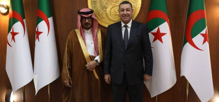 وزير الداخلية والجماعات المحلية والنقل يستقبل سعادة سفير المملكة العربية السعودية بالجزائر