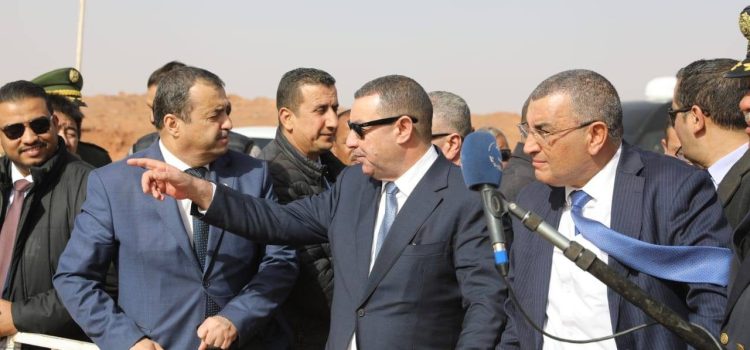 وزير الداخلية والجماعات المحلية والنقل يقف على مدى جاهزية مشروع خط بشار–تندوف–غارا جبيلات الاستراتيجي وزير الداخلية والجماعات المحلية والنقل يقف على مدى جاهزية مشروع خط بشار–تندوف–غارا جبيلات الاستراتيجي