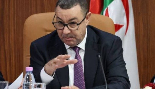 وزير الداخلية والجماعات المحلية والنقل يعرض مشروع القانون العضوي المتعلق بتنظيم الأحزاب السياسية بالمجلس الشعبي الوطني وزير الداخلية والجماعات المحلية والنقل يعرض مشروع القانون العضوي المتعلق بتنظيم الأحزاب السياسية بالمجلس الشعبي الوطني