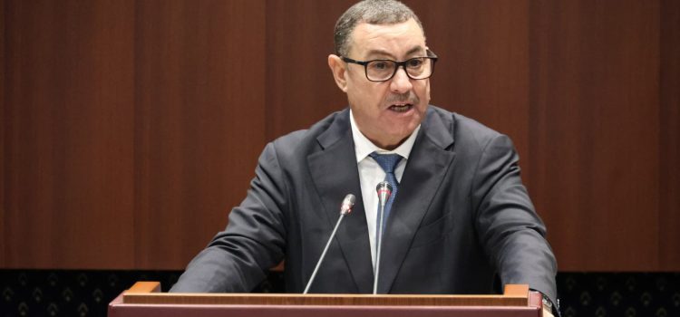 Le ministre de l’Intérieur, des Collectivités locales et des Transports prend part à la séance de vote à l’Assemblée populaire nationale et salue l’adoption de plusieurs textes législatifs importants