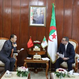 Le ministre de l’Intérieur, des Collectivités locales et des Transports reçoit l’ambassadeur de la République populaire de Chine