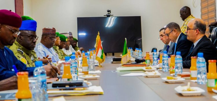 L’Algérie et le Niger renforcent leur coopération bilatérale dans les domaines de la sécurité et des transports L’Algérie et le Niger renforcent leur coopération bilatérale dans les domaines de la sécurité et des transports