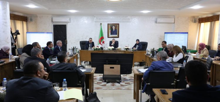 Le ministre de l’Intérieur préside une réunion consacrée à l’étude du système d’information de suivi de l’approvisionnement du marché national et de la garantie du bon fonctionnement du service public.