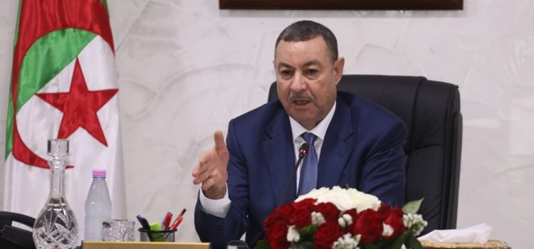 وزير الداخلية يعقد إجتماع مع ولاة الجمهورية لتعزيز الجاهزية وتحسين الخدمة العمومية