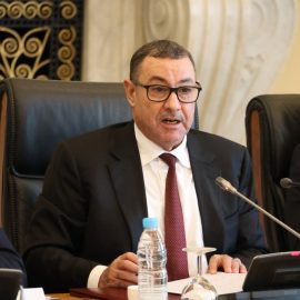 وزير الداخلية يعرض نص قانون عضوي يُعدّل ويُتمّم الأمر رقم 21-01 المؤرخ في 10 مارس 2021، المتضمن القانون العضوي المتعلق بنظام الانتخابات أمام اللجنة المختصة بمجلس الأمة