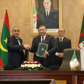 Le ministre de l’Intérieur signe de nouveaux accords avec son homologue mauritanien pour renforcer le partenariat bilatéral