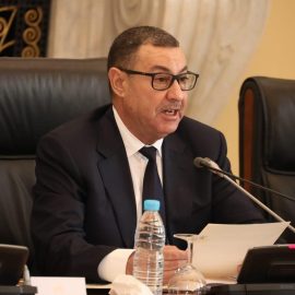 Conseil de la Nation : le ministre de l’Intérieur présente devant la commission compétente un projet de loi fixant les circonscriptions électorales et le nombre de sièges à pourvoir au Parlement