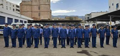 موظفي وحدات  الشرطة الجزائرية