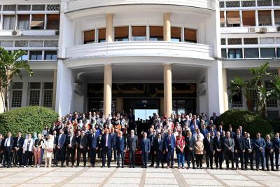 موظفي وزارة الداخلية يقفون دقيقة صمتٍ، ترحما على أرواح شهداء مظاهرات 17 أكتوبر 