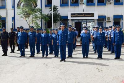 موظفي وحدات  الشرطة الجزائرية يقفون دقيقة صمتٍ، ترحما على أرواح شهداء مظاهرات 17 أكتوبر 